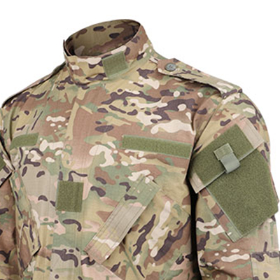 Multicam Army Combat Uniform Brust- und Armtaschen