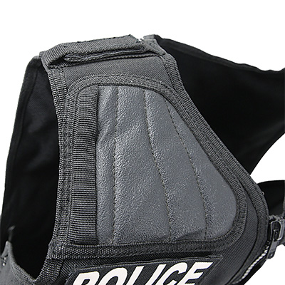 Schwarze taktische Weste der Polizei