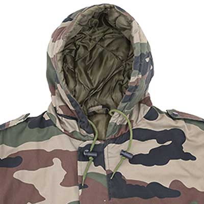 Militärjacke mit verstellbarer Kapuze