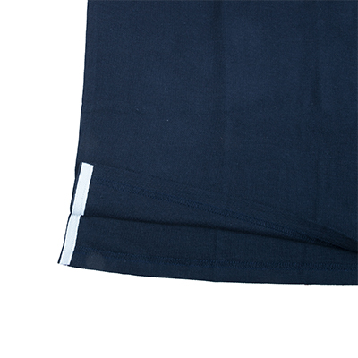 Blaue Poloshirts in Polizeiuniform. Strapazierfähige und atmungsaktive Stoffe